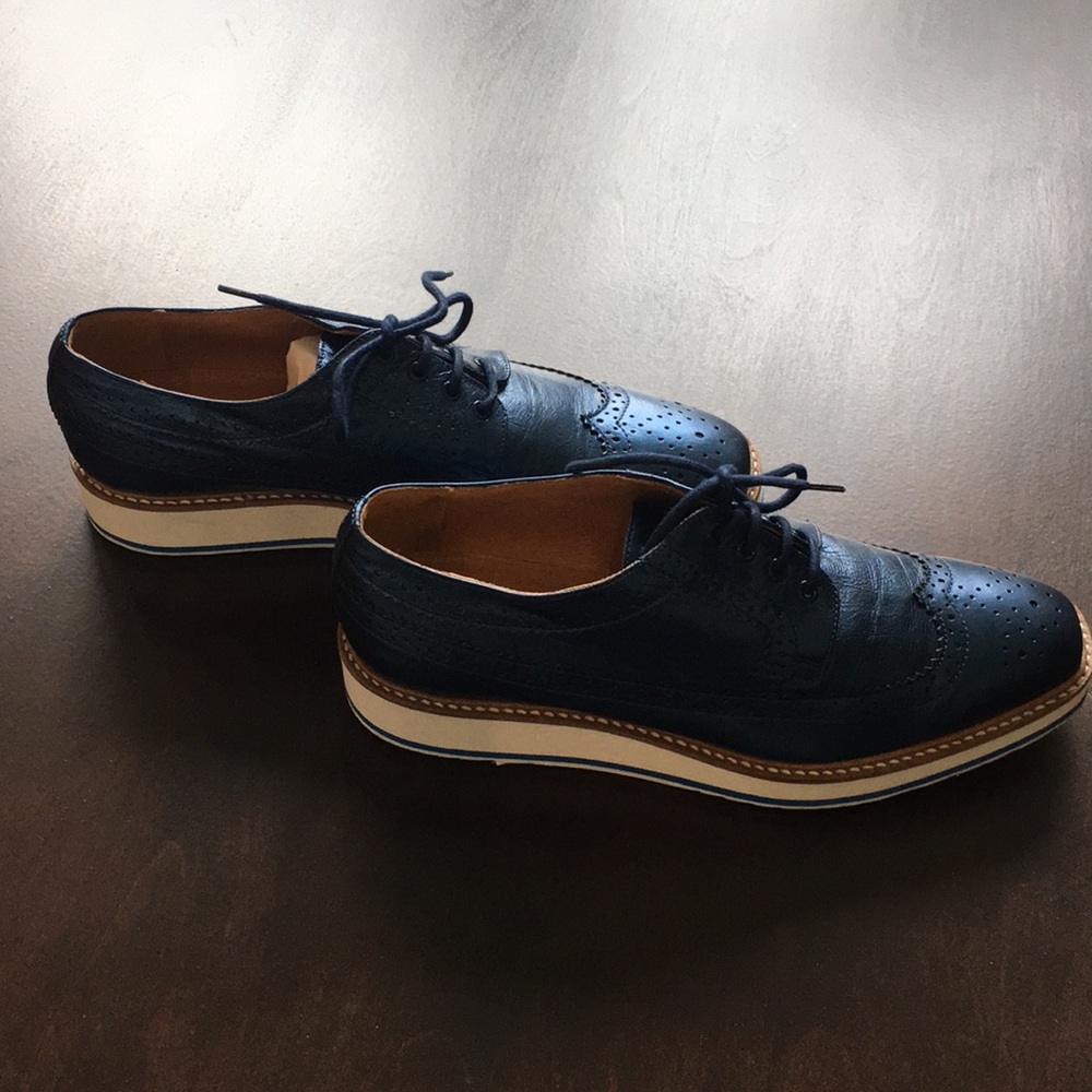 Shoes - Picture 2 of 6